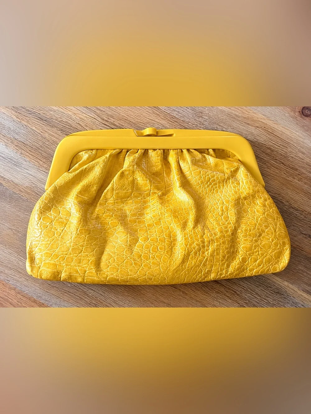 Vintage Made in Italy Genuine Leather Mustard Croc Embossed Clutch Purse